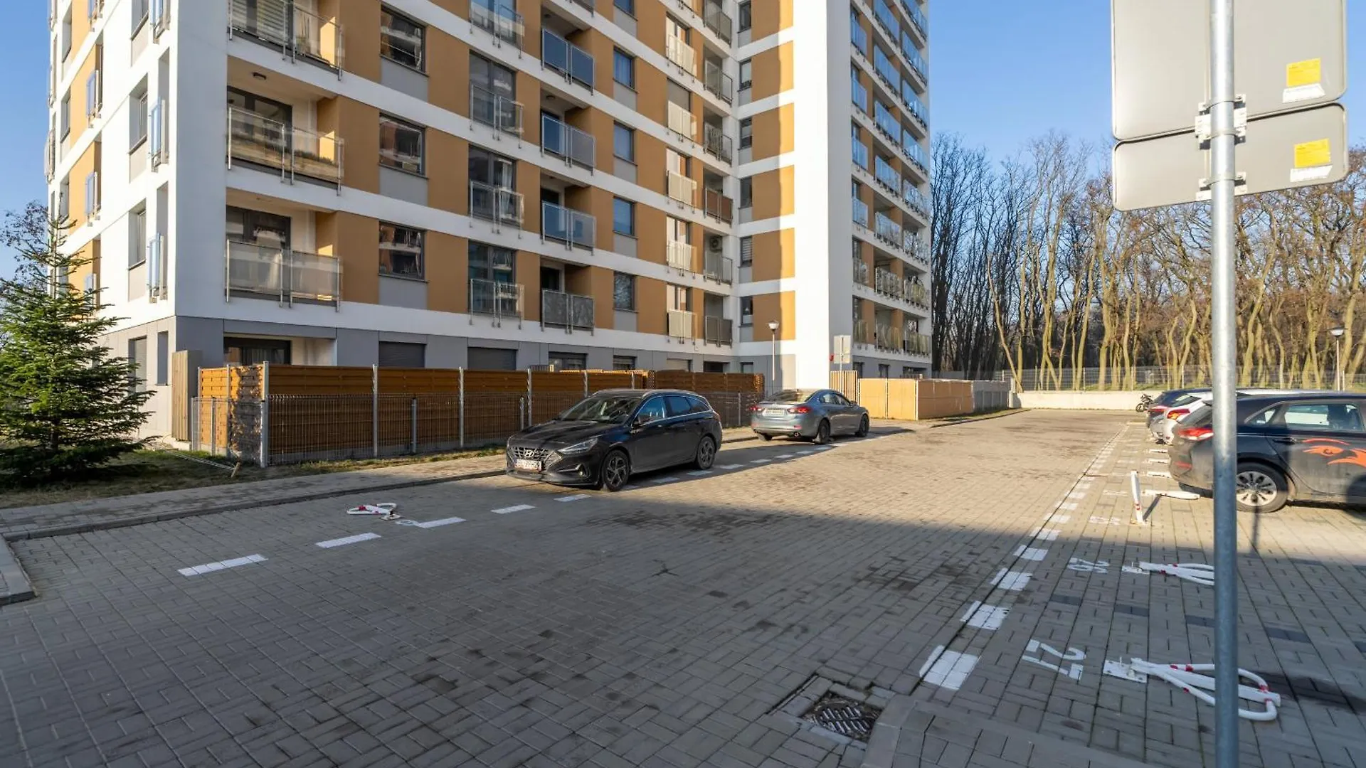 Apartment Wyjatkowy I Nowoczesny Apartament Z Balkonem I Parkingiem By Noclegi Renters Poznan