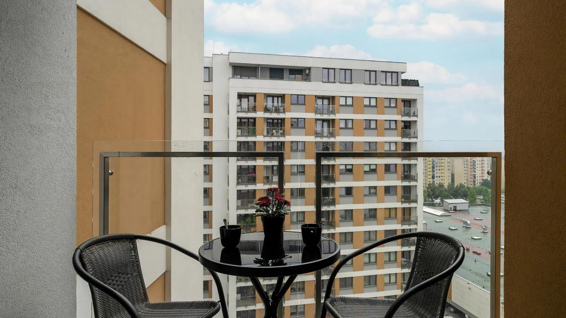 Wyjatkowy I Nowoczesny Apartament Z Balkonem I Parkingiem By Noclegi Renters Poznan Poland